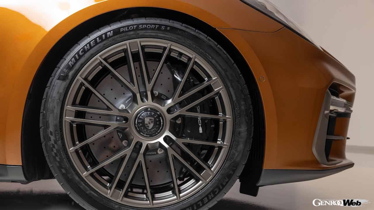 3代目へと進化を果たした新型「ポルシェ パナメーラ」のエクステリア。