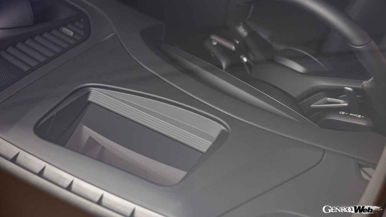 3代目へと進化を果たした新型「ポルシェ パナメーラ」のインテリア。