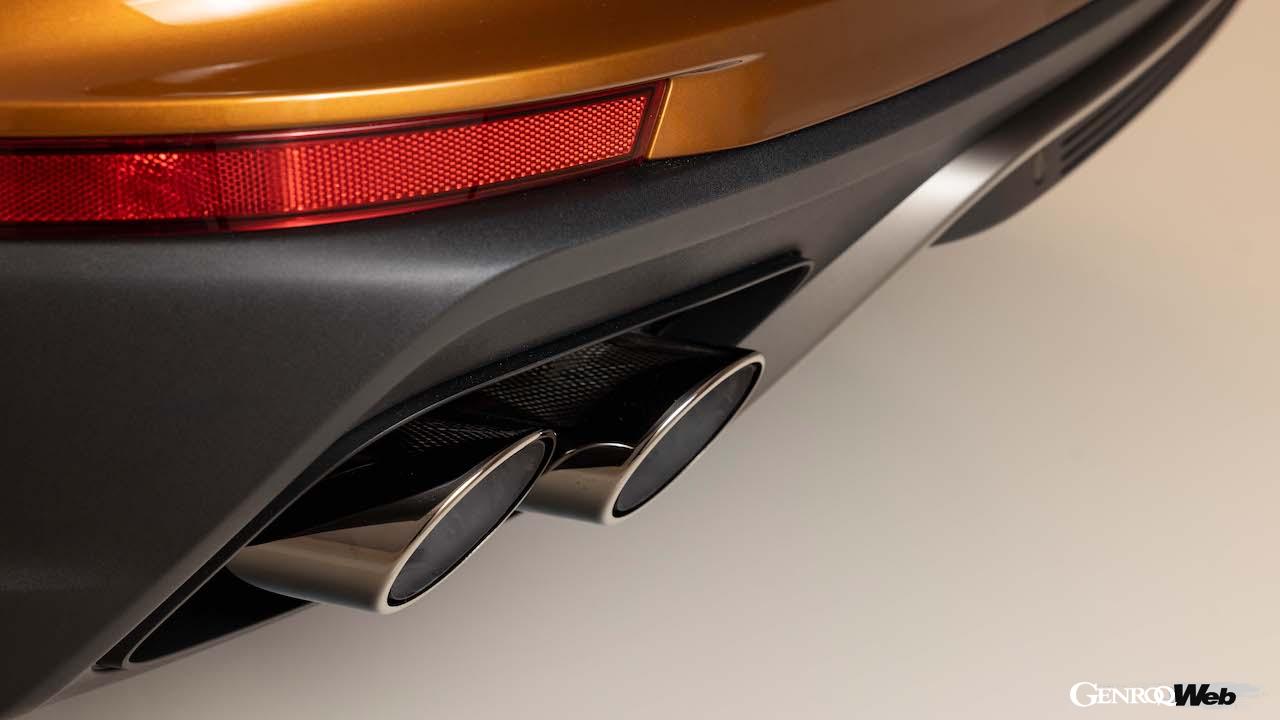 3代目へと進化を果たした新型「ポルシェ パナメーラ」のエキゾーストパイプ。