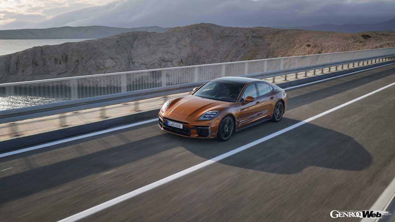 3代目へと進化を果たした新型「ポルシェ パナメーラ」の走行シーン。