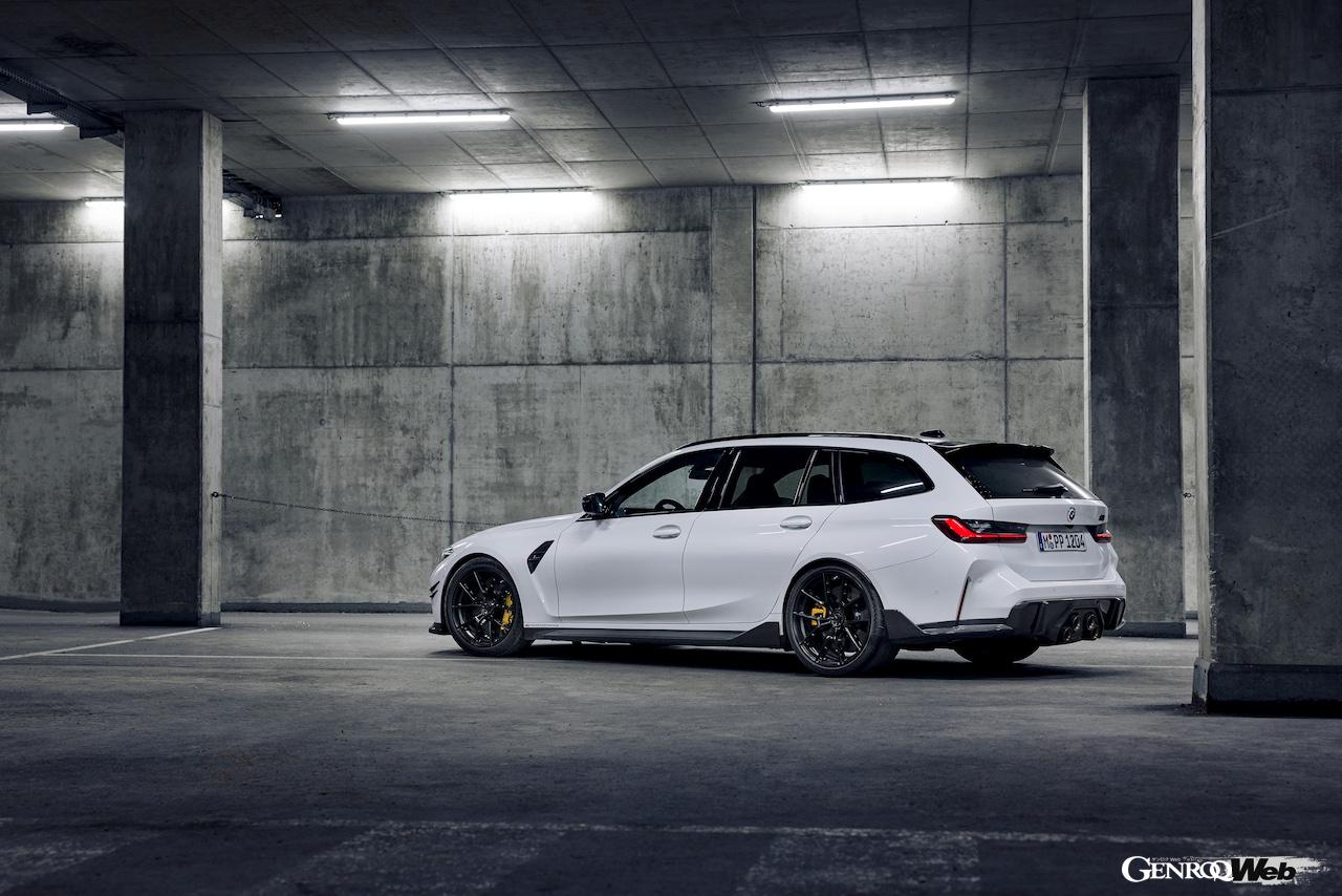 BMW M3 ツーリングに装着された「BMW M パフォーマンスパーツ」のセンターロック・ホイール。