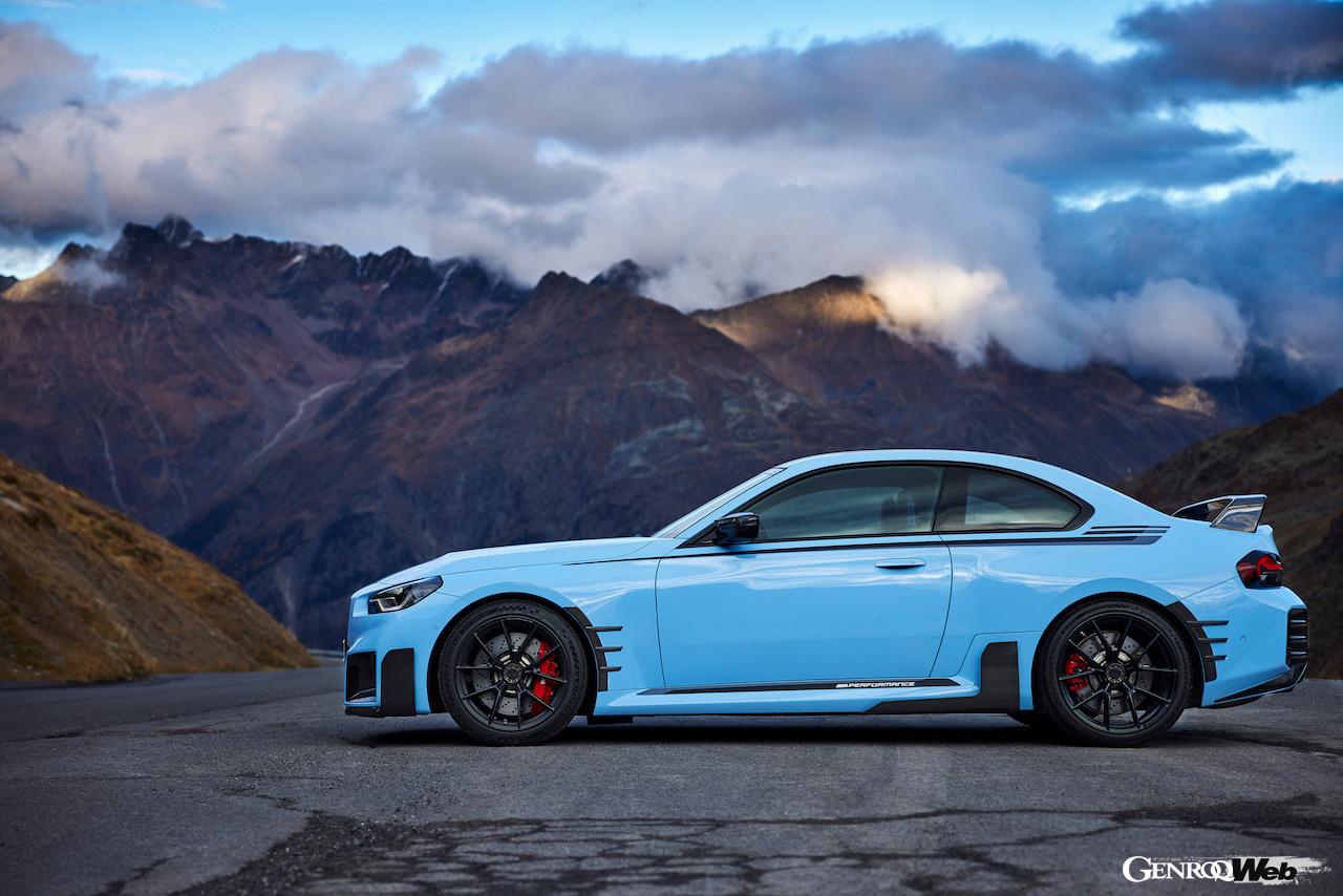 BMW M2に装着された「BMW M パフォーマンスパーツ」のセンターロック・ホイール。