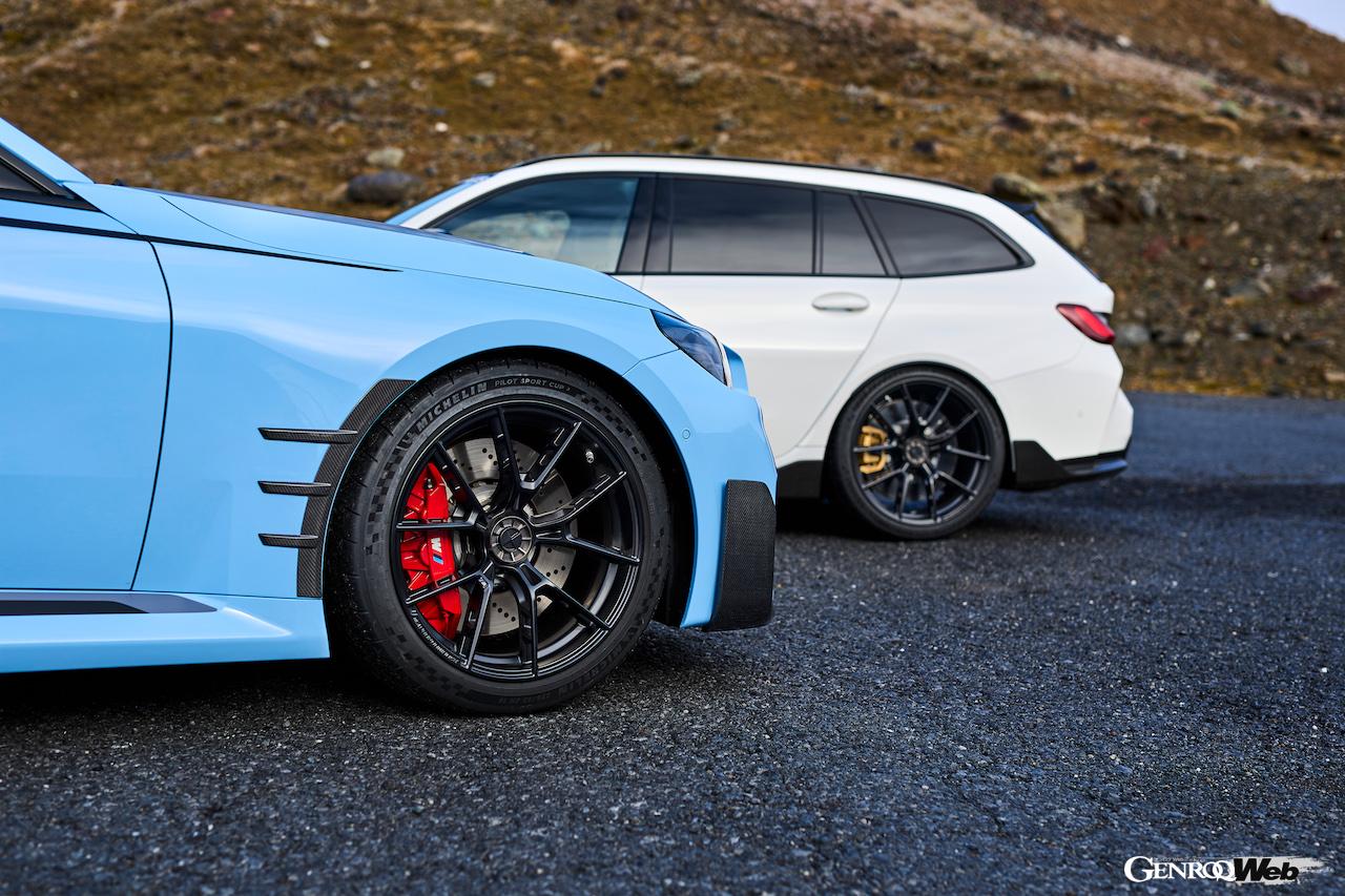 BMW M2とM3 ツーリングに装着された「BMW M パフォーマンスパーツ」のセンターロック・ホイール。