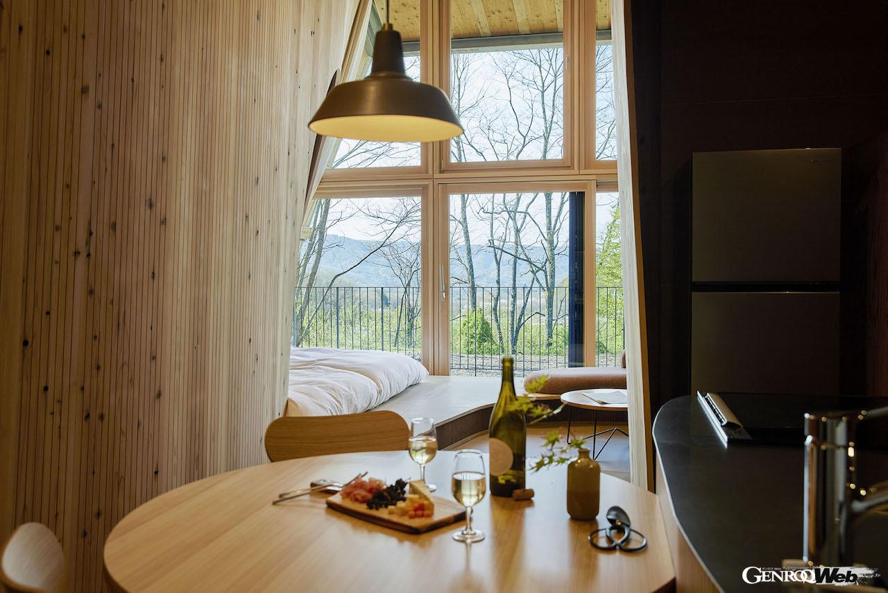 サステイナビリティを追求したセカンドハウスを展開する「SANU」と協力し、「SANU 2nd Home」に、加入者が無料で利用できるレクサス充電器を順次設置する。