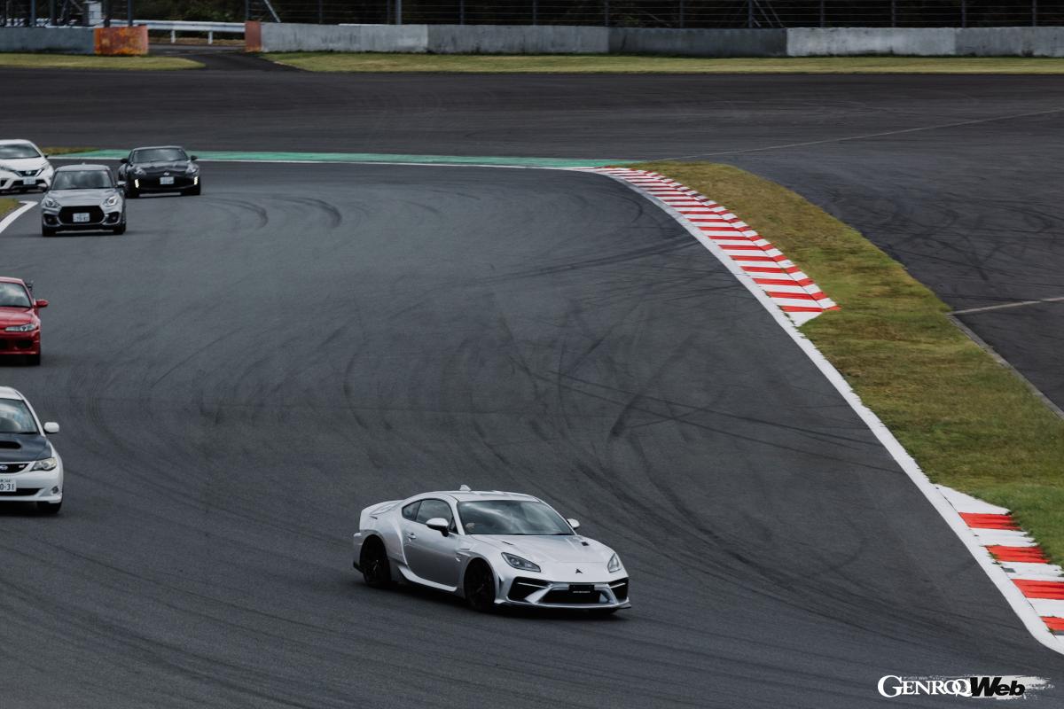 体験走行をこなしたあとはホテルでの特別なランチ。レストランは富士スピードウェイホテルの「トロフェオ」だ。