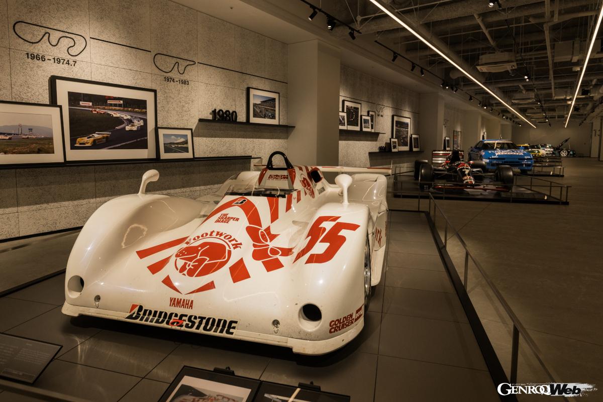 ホテル内に併設される「富士モータースポーツミュージアム」をガイド付きで見学できる。