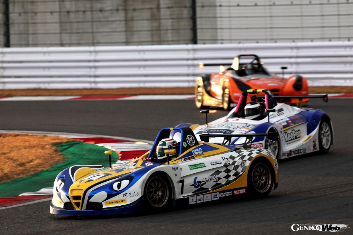 前から長坂尚樹、関谷正徳、柳田春人