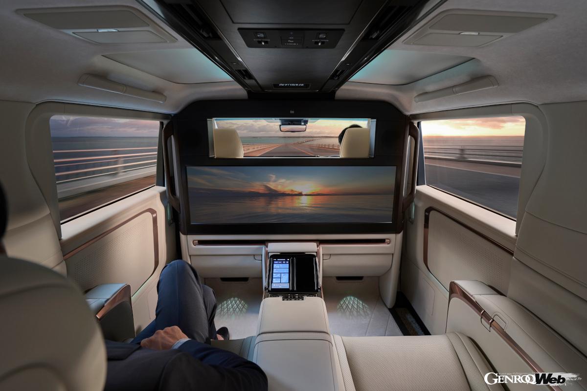 LMとセンチュリーはSUVタイプには4シーターしか設定がない。セダンタイプは5名となっている。