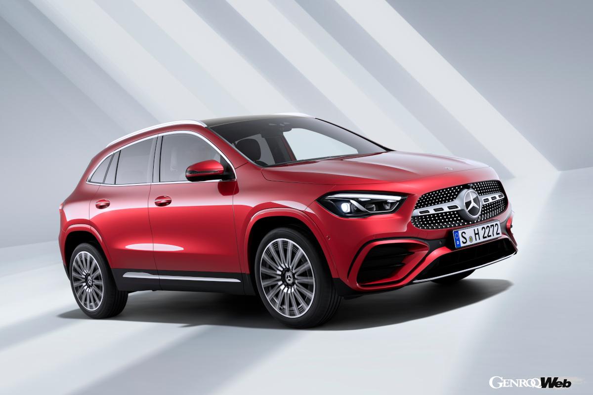 X2は全長が長く、全高が低いが、ホイールベースはGLAが40mm長い。居住性はGLAがやや優位と言えそうだ。