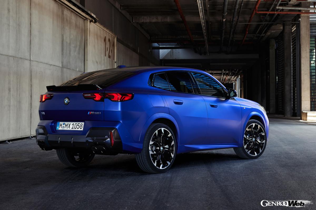 X2は全長が長く、全高が低いが、ホイールベースはGLAが40mm長い。居住性はGLAがやや優位と言えそうだ。