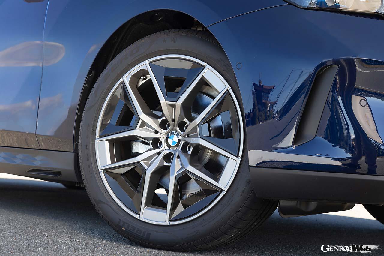 タイヤ＆ホイールはi5 M60が20インチ、523iは通常18インチだが、試乗車はプラス・パッケージを装着し19インチにアップグレード。タイヤは両車ピレリPゼロだった。