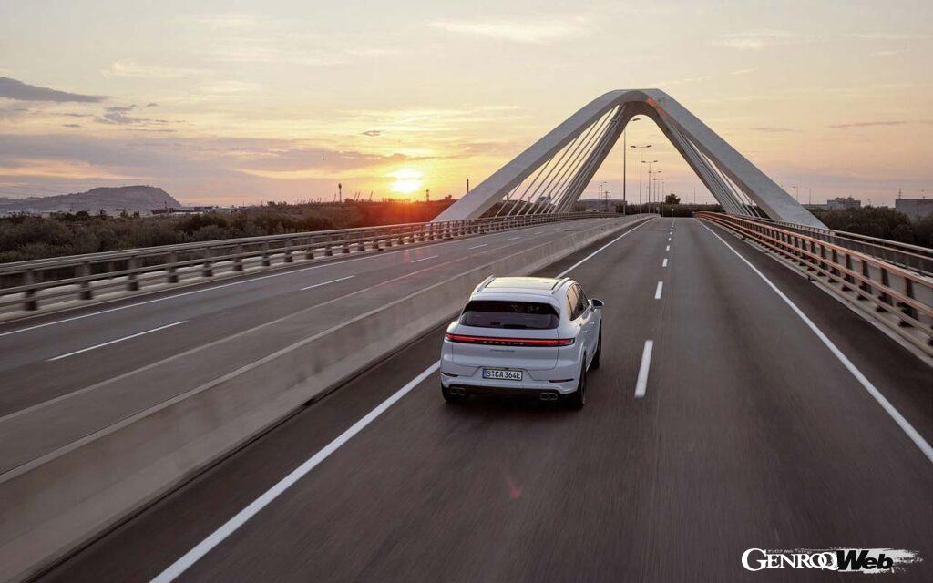 GTパッケージとは異なり、マフラーは左右4本出しとなる。パワートレインはクーペのGTパッケージと同じだ。