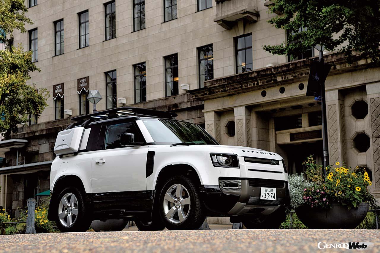 試乗車はエアサスや20インチホイール、アクティブデファレンシャルなどのほか、ルーフラックやボディ側面の物入れなど、総額約230万円のオプションを装着した個体だった。