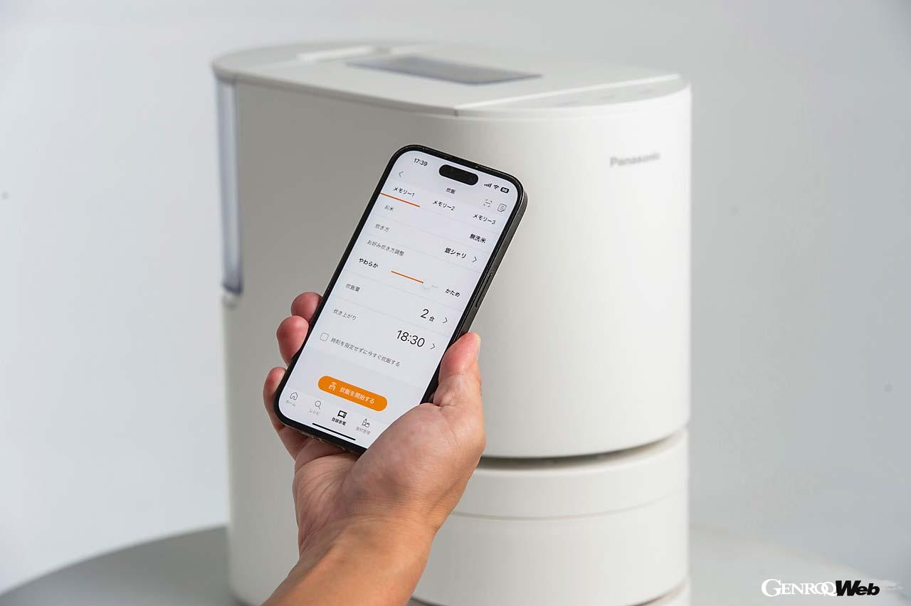 専用のスマートフォン専用アプリ「キッチンポケット」を使えば外出先から炊飯の時間予約はもちろん、おかゆ〜硬めまで自分好みの炊き方をコース設定することができる。