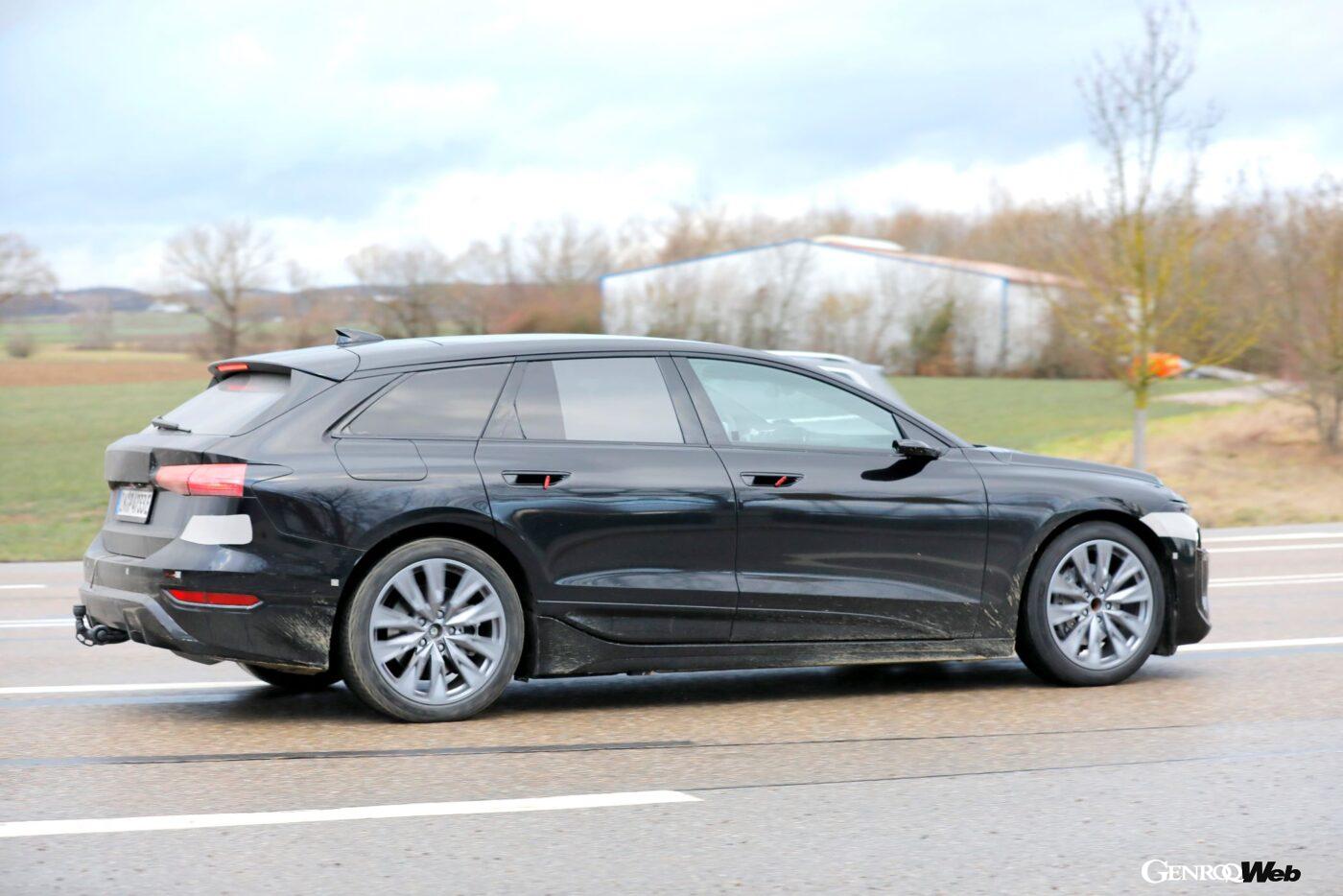 流麗さが目立つサイドビュー。ドアミラーはデジタル方式を採用する。