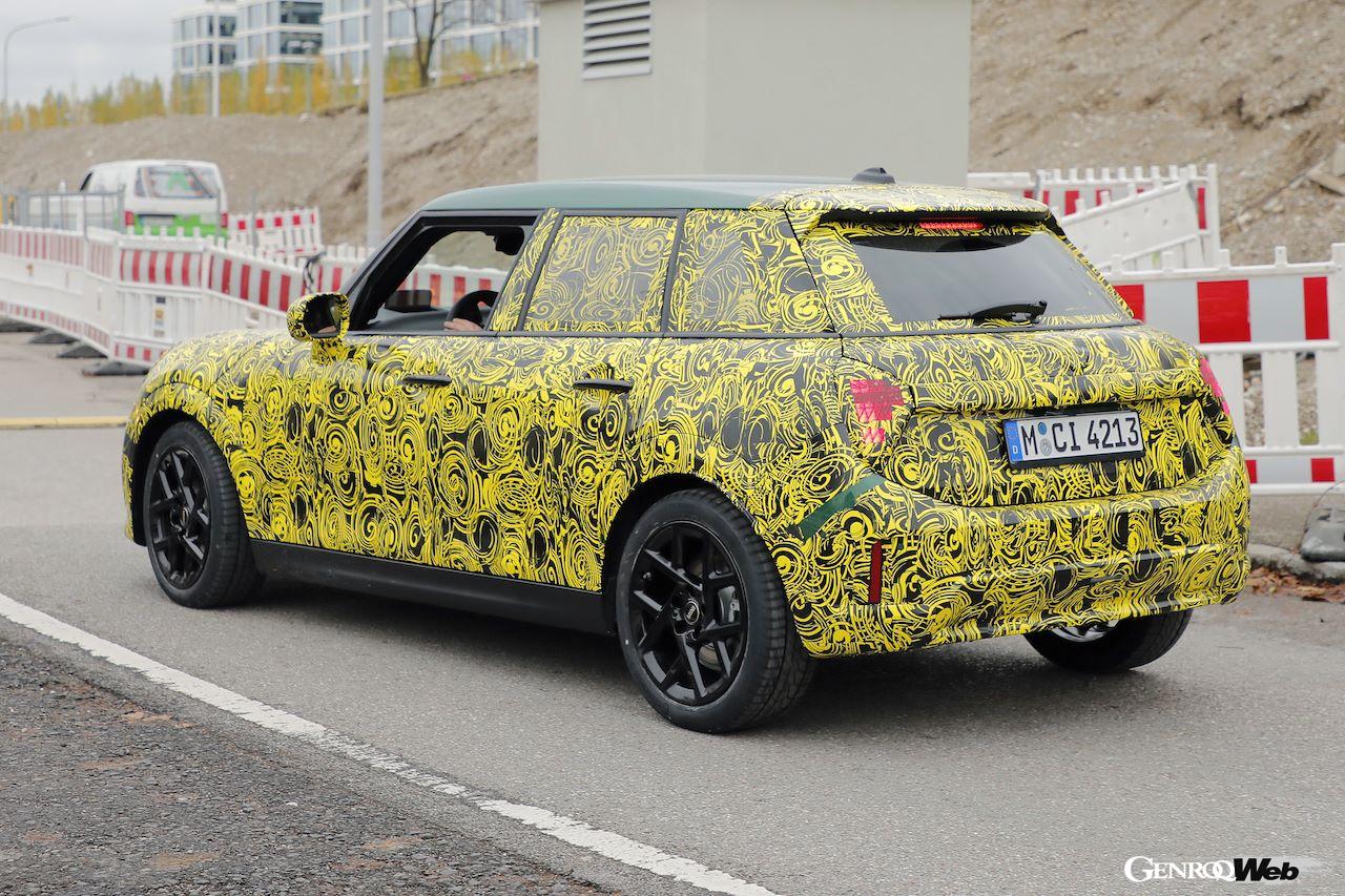 ダッシュボードはインストルメントクラスターを廃止したシンプルなものに変更されるだろう。