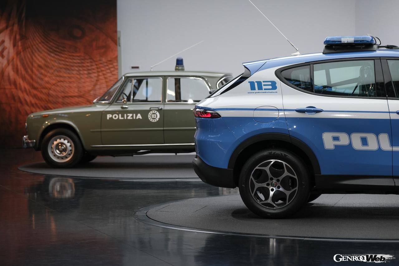 トリノで行われた「トナーレ」国家警察車両の引き渡し式には、ジュリア スーパー 1600も展示された。