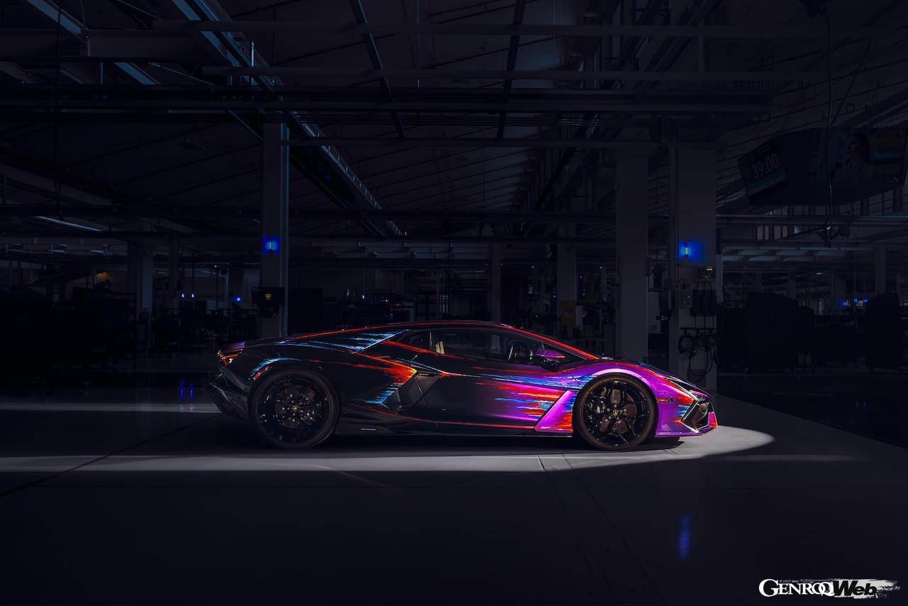 ランボルギーニ レヴエルトをベースに、究極のカスタマイズを施したワンオフ仕様「オペラ ウニカ」が公開された。