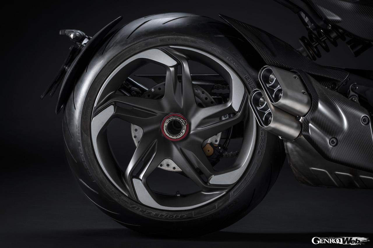 ベントレー バトゥールをイメージした限定バイク「ドゥカティ ディアベル フォー ベントレー」のエクステリア。