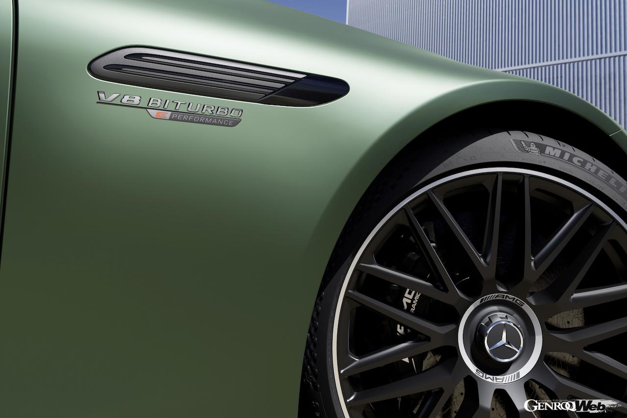 「メルセデスAMG SL 63 S E パフォーマンス」のエクステリア。