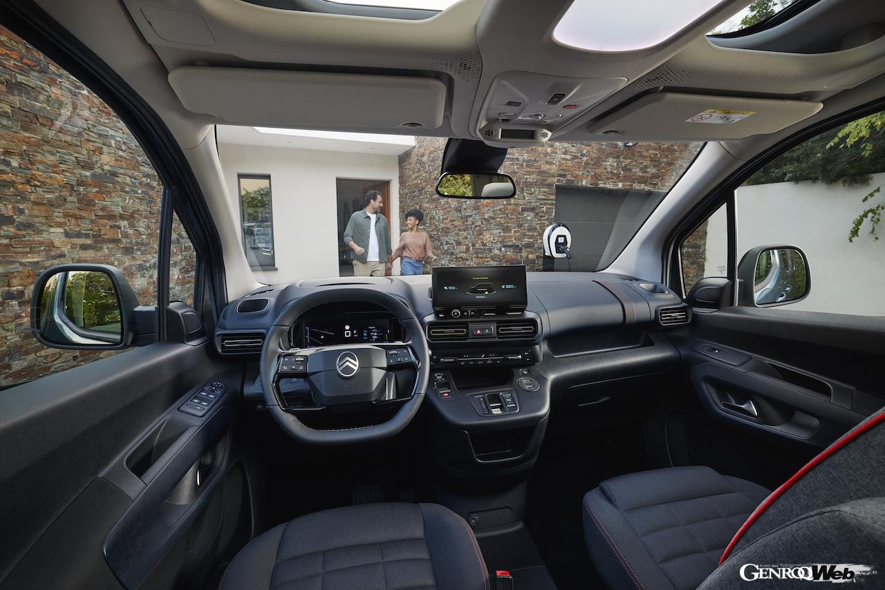 フル電動MPV「シトロエン E-ベルランゴ」改良新型のインテリア。