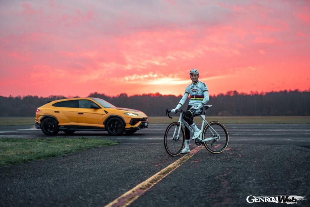マチュー・ファン・デル・プールと愛車のランボルギーニ ウルス。