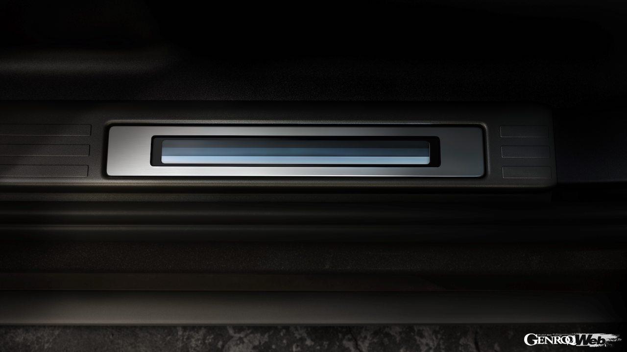 インテリアにはグレインレザーシートを採用し、エアサスペンションやコールドクライメートパックなどの人気オプションを標準装備する。