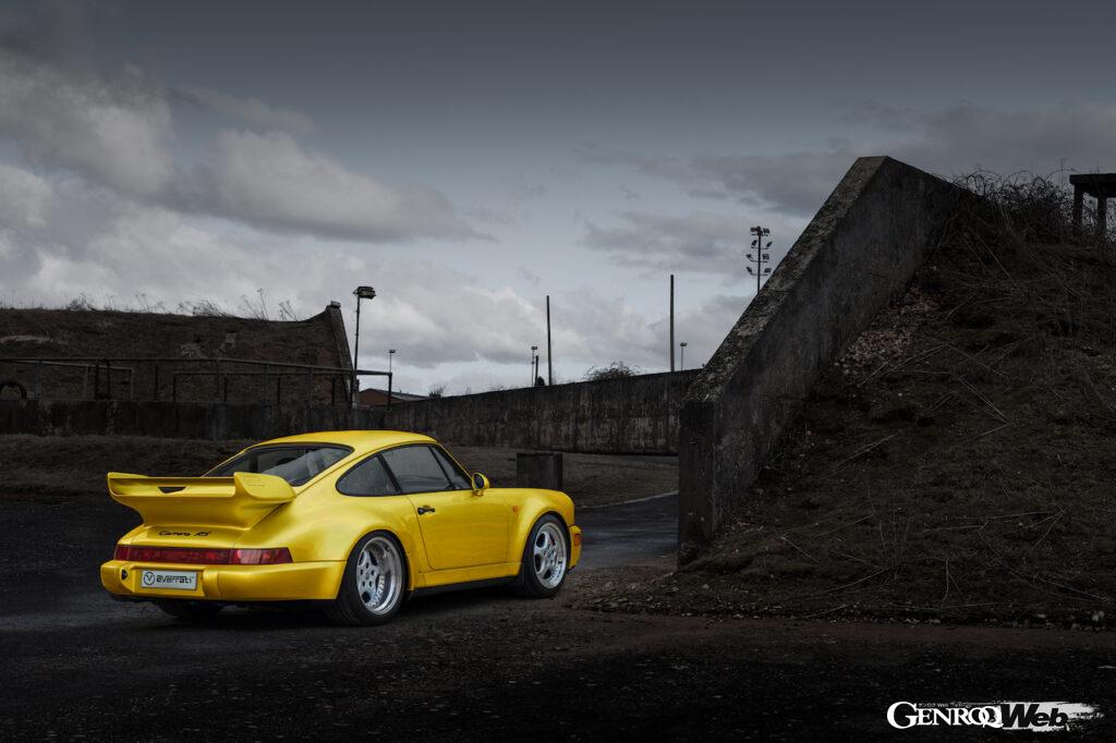 「エバラティ 964 RSR」は、964のナローボディをドナーカーに、電動パワートレインを搭載し、RSRを思わせるボディキットを装着した。