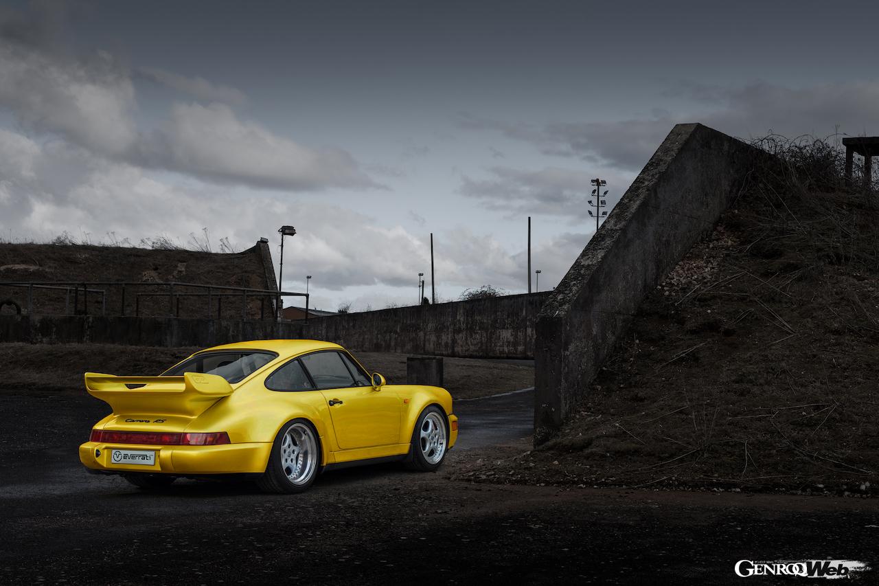 「エバラティ 964 RSR」は、964のナローボディをドナーカーに、電動パワートレインを搭載し、RSRを思わせるボディキットを装着した。