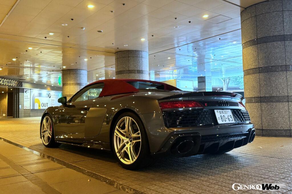 すでに広報車の用意がなく、アウディジャパンの他部署が所有していた「R8スパイダーV10パフォーマンス5.2FSIクワトロ」を借りて撮影した。何も考えずに乗り込み、いざ走り出すとその熟成された素晴らしい走りに魅了されてしまったのだ。