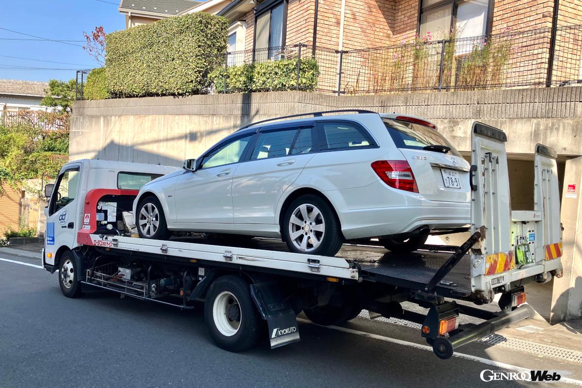 ところがメルセデス・ベンツCクラスが全電源喪失の突然死で緊急入院に……。