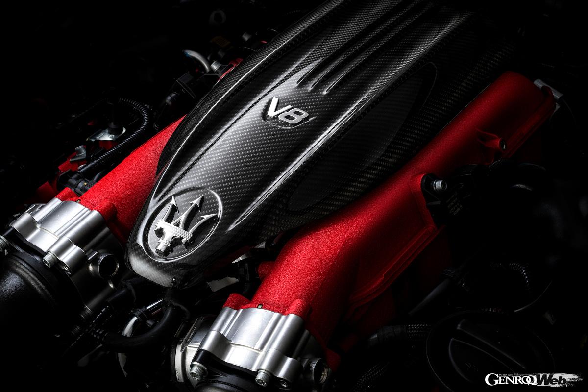 フロントに搭載されるのはフェラーリ製V8エンジン。