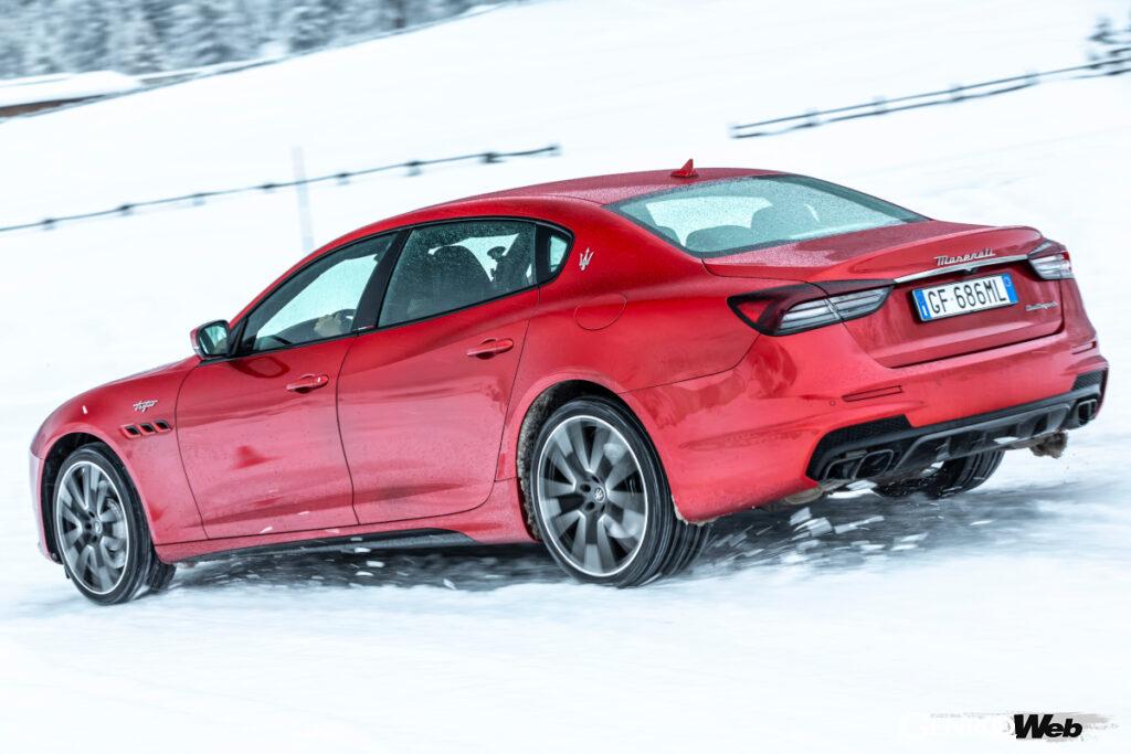 ときにジェントルに、ときに力強く、ドライバーが求めるトルクをふんだんに生み出すV8エンジンはラグジュアリーとスポーツが同居する奇跡のサルーンを生み出した。