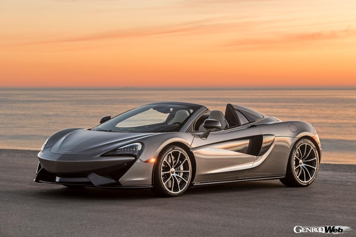 ルーフに電動のリトラクタブルハードトップが採用された570Sスパイダー。その開閉に必要な時間は約15秒。