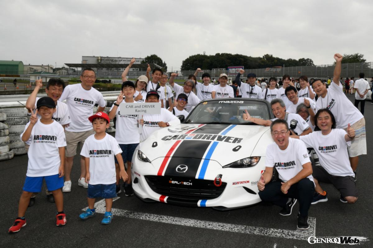 今年のメディア対抗ロードスター4時間耐久レーススタート前のシーン。