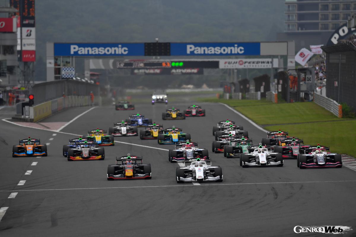 F1参戦に必要な「スーパーライセンス」が最短2年での取得が可能だ。そのため世界の舞台で活躍するドライバーを多数輩出している注目度の高いカテゴリーとなっている。