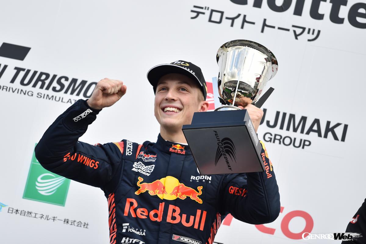 開幕戦はTEAM MUGENでルーキードライバーのリアム・ローソン選手が抜け出して初優勝を遂げた。