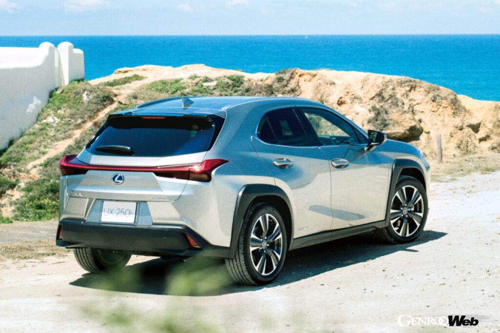X2はAWDのみ。UX250hはAWD仕様だけでなく、FWD仕様も選べる。