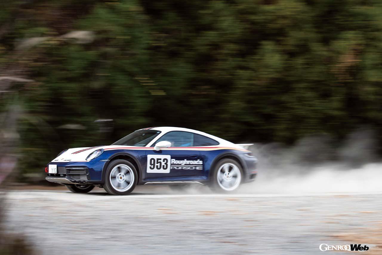 細かな砂と砂利の路面ではその必要はなさそうだったが、一応車高を上げて未舗装のワインディングに突入。