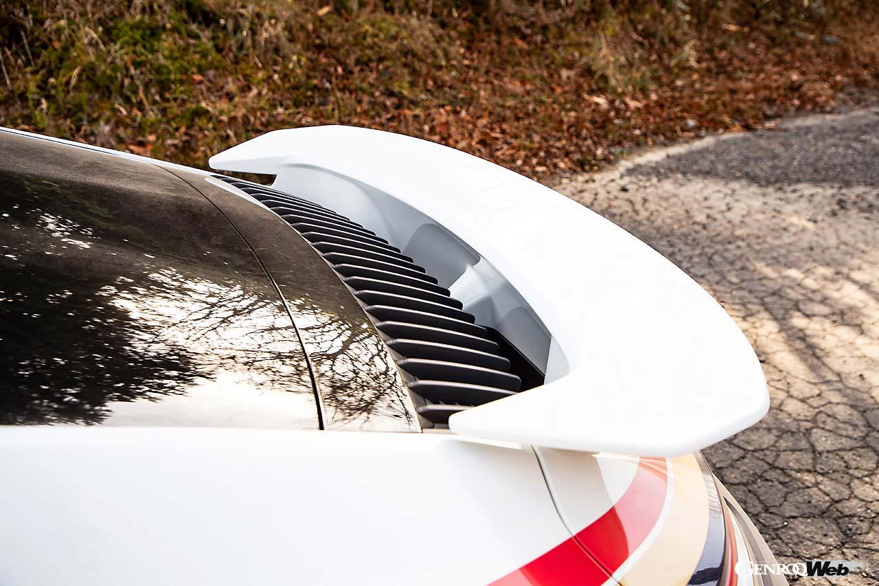 リヤウイングはダカール専用デザイン。ルーフを流れてきたエアはそのままリヤウイング下のインタークーラーに導かれる。