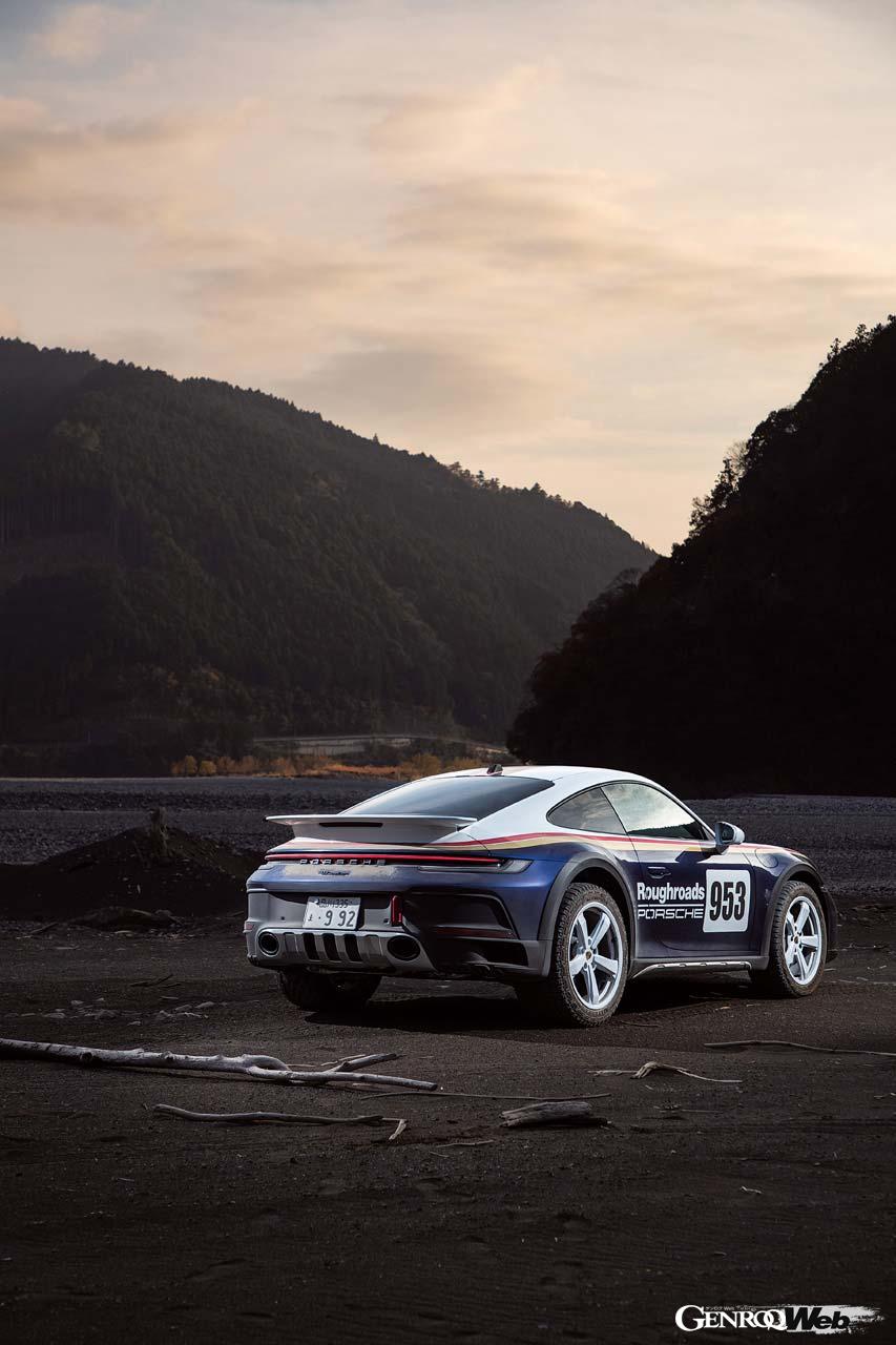 ボンネットはGT3譲りのカーボン製。重量はカレラ4GTSより10kg増の1605kgとなっている。