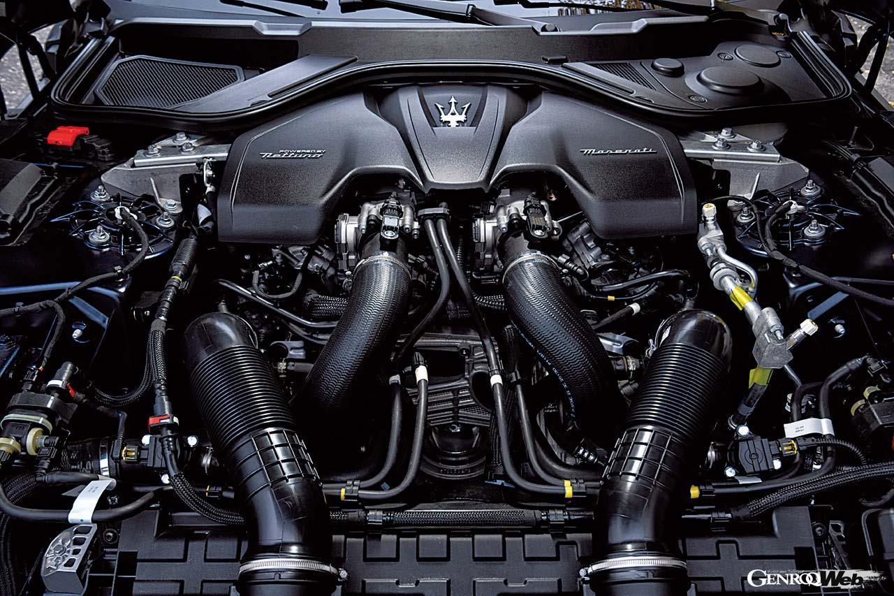 マセラティの自信作である3.0リッターV6ツインターボ、ネットゥーノエンジンを搭載する。アウトプットは550PS/650Nmの実力を誇る。装着タイヤはピレリPゼロだ。