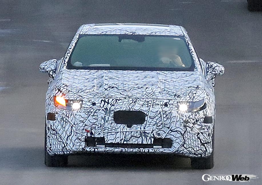 MMA（メルセデス・ベンツ・モジュラー・アーキテクチャー）プラットフォームを採用すると予想されている。