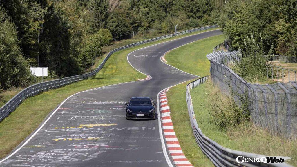 ニュルブルクリンク・ノルドシュライフェにおいて、従来のタイムを26秒も更新した、タイカン改良新型プロトタイプ。