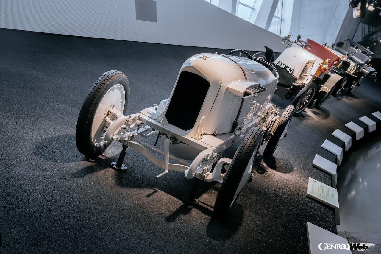 メルセデス・ベンツ・ミュージアムのレジェンド・ルーム7に展示されている、1909年製「ブリッツェン ベンツ」。