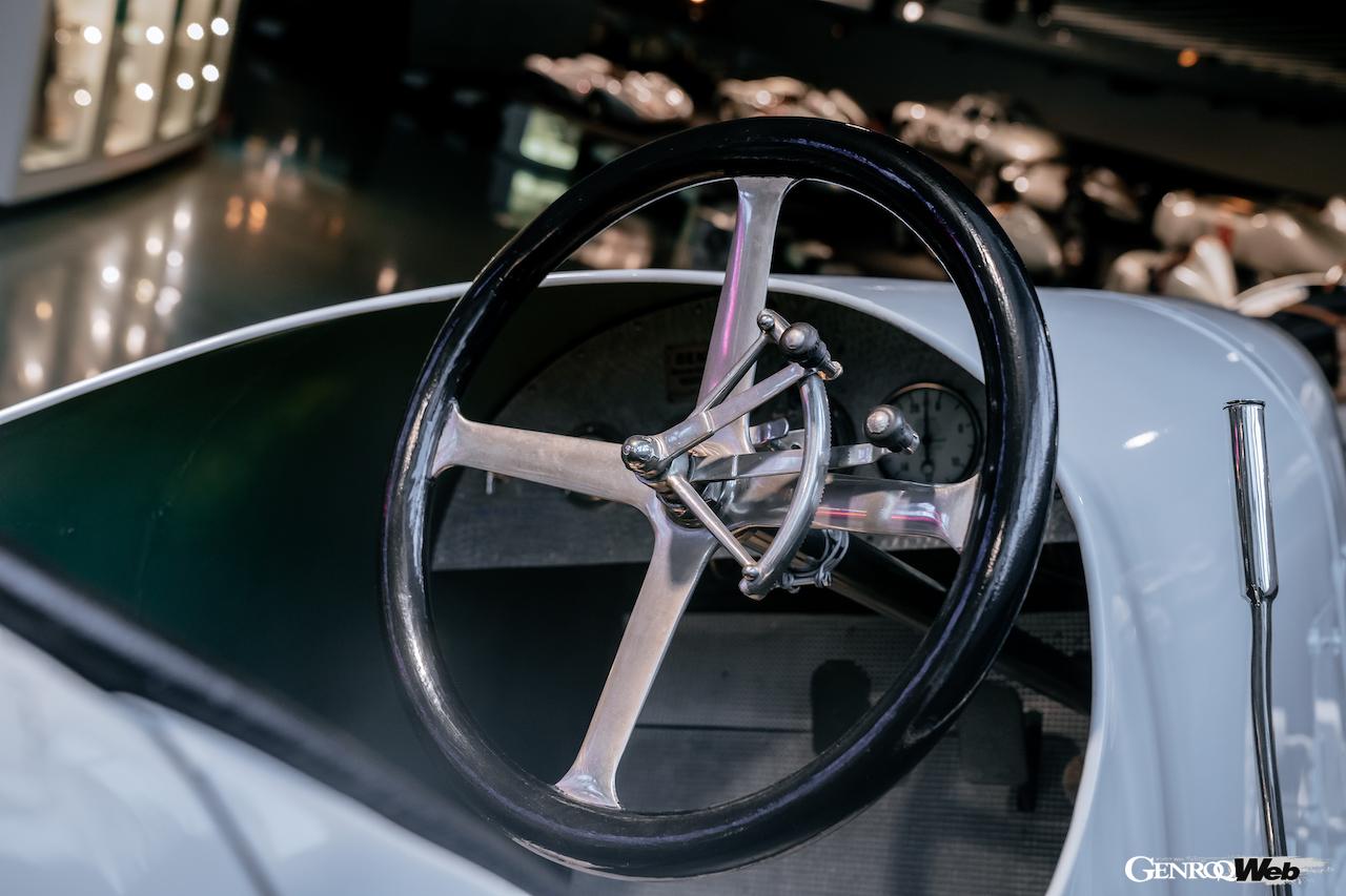 メルセデス・ベンツ・ミュージアムのレジェンド・ルーム7に展示されている、1909年製「ブリッツェン ベンツ」。