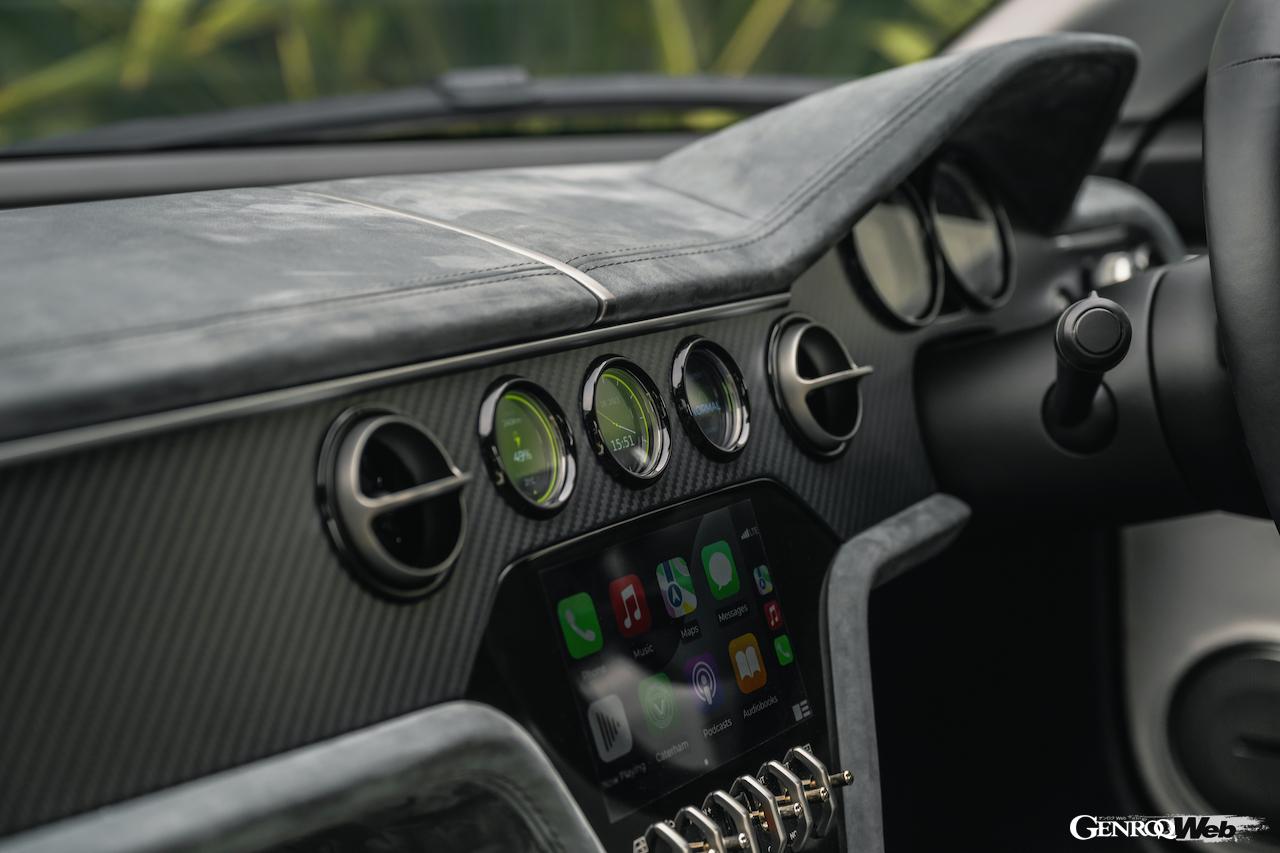 日本初公開を果たしたフル電動スポーツ「ケータハム プロジェクト V」のインテリア。