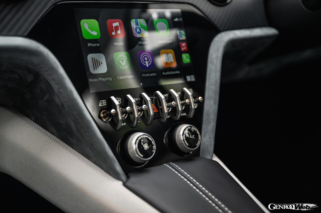 日本初公開を果たしたフル電動スポーツ「ケータハム プロジェクト V」のインテリア。