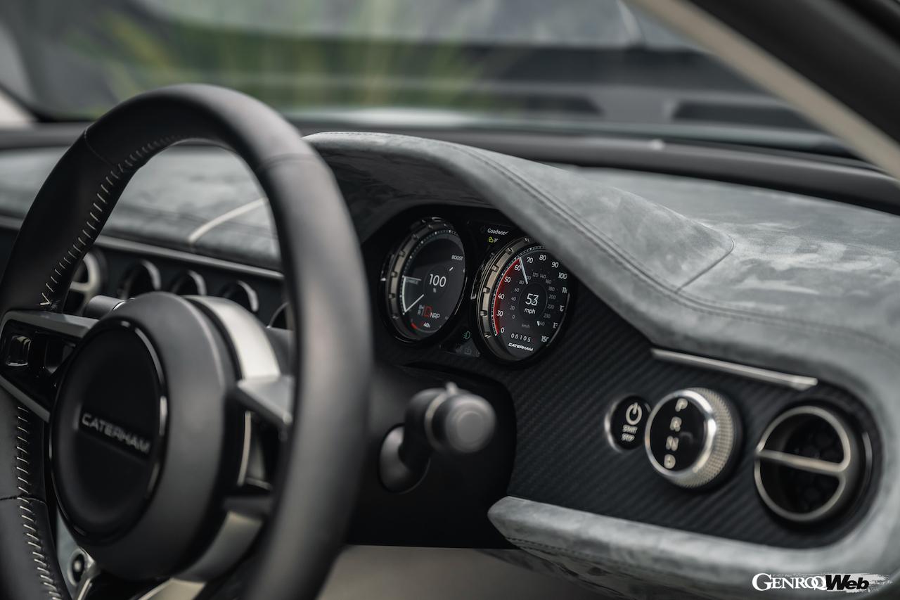 日本初公開を果たしたフル電動スポーツ「ケータハム プロジェクト V」のインテリア。