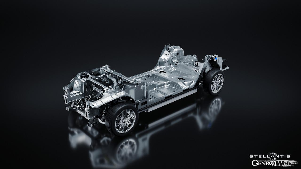 ステランティスが発表した、大型モデル用新型プラットフォーム「STLAラージ」。